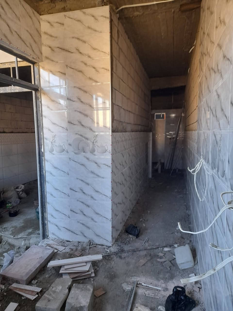 السلام عليكم خلفه سيراميك نشتغل متر على 4000 داخل موصل فقط***********
