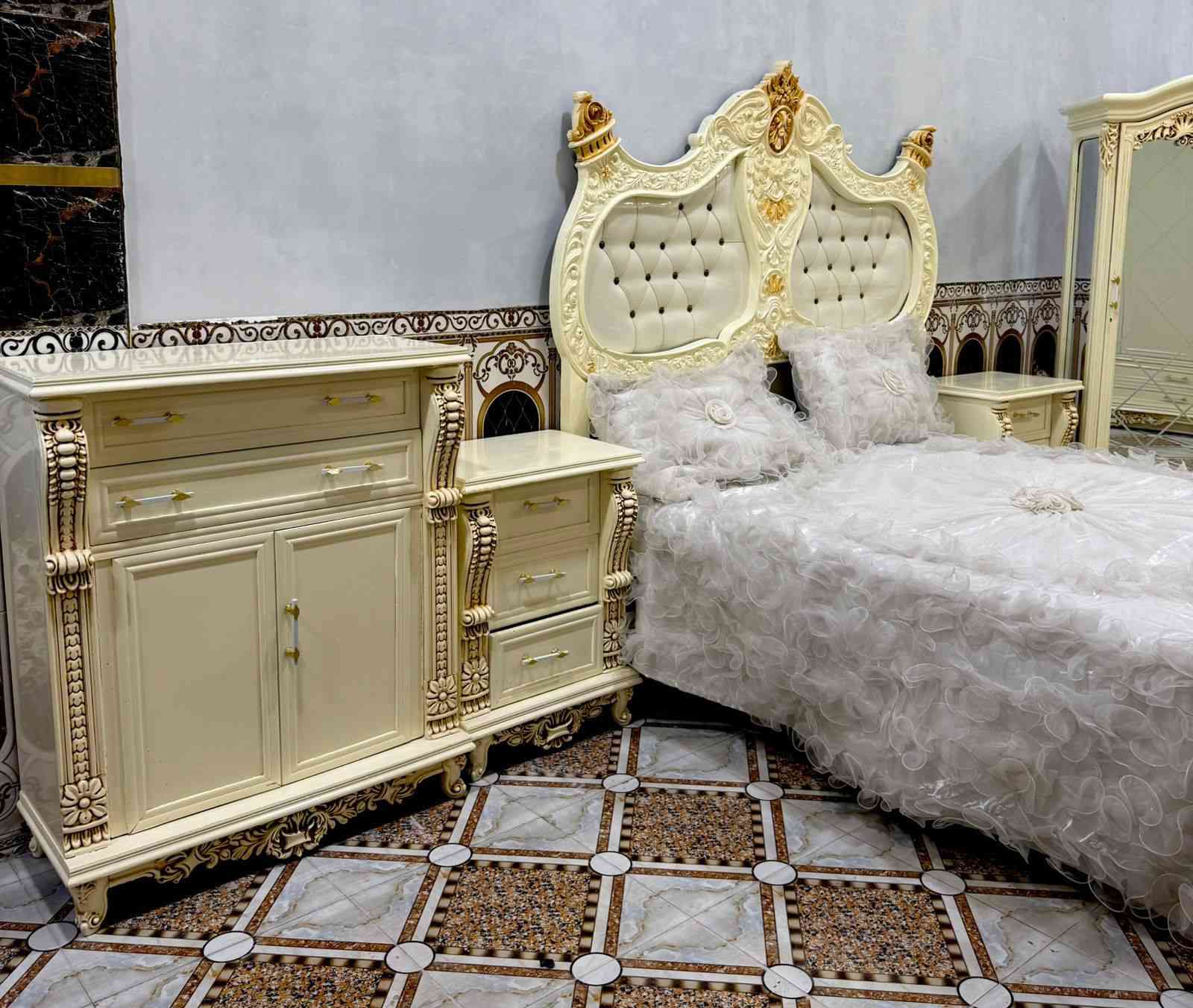 يعلن معمل ومعرض الجشعمي 
عن #عروض وتخفيضات ع اسعار غرف النوم 🤩🤩
نقدم ارقه واجمل موديلات غرف النوم 🥰🥰
المنشور يحتوي ع اكثر من ١٥ موديل غرفه نوم 
ادخل ع الصفحه وشوفه الموديلات التعجبك واحنه بل الخدمه
الاسعار حسب الموديل وحسب لون الصبغ 
غرف زان مسرح #  # غرفه توج #غرف ديوان
نشتغل حسب طلب الزبون 
نجارة الجشعمي متخصصه في صناعه الاثاث العراقي 
غرف نوم # بوفيات # جرابي اطفال # كناتير مفرده 
العنوان #الرمادي التأميم شارع 
المشاتل قرب ركن المدينه   
للاستفسار *********** واتساب
