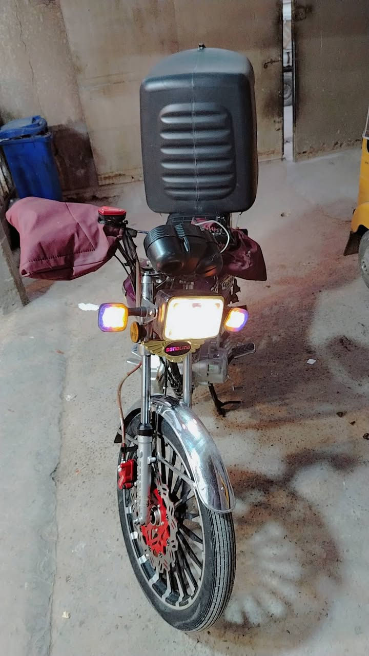 مواصفات الدراجة2025دراجة نضيفة جدن مكينة 200وخير من الله ما مفتوحة كهربائيات كلهة شغالة
عداد إلكتروني دراجة ممتعوبة گبل للشارع اي نقص مابيه
السعر 800 وبي مجال ولحد يكسر بحلال العالم للستفسار اتصل على الرقم غير متواجد على الفيس واتساب واتصال عنواني حي اور ام الكبر والغزلان
***********
