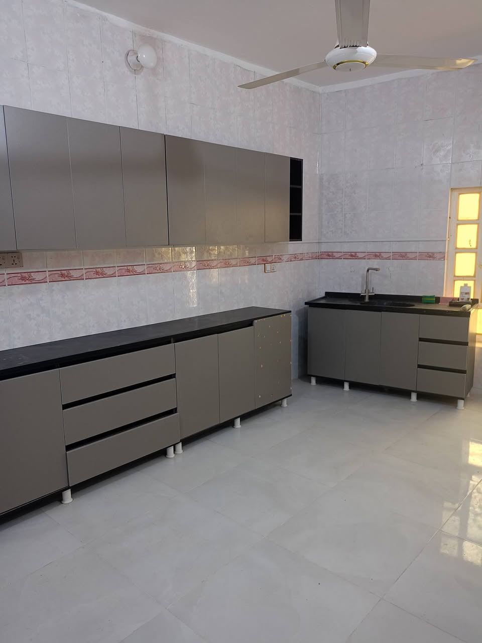 بيت للايجار 200م ام الخيل. طابقين غرفتين نوم صاله استقبال مطبخ صيحات  حديقه🌴🌴 كراج🚗 
مطلوب عائله 3 نفرات 
مؤثث  كاونتر للمطبخ بردات منضومه نت ضوئي ماطور 
للاستعلام 
📞 ***********
📲 علي الجبوري /ابو مهيمن
