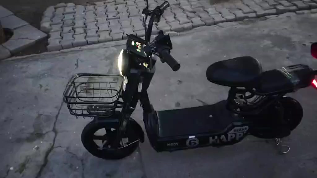 بايسكل شحن للبيع هجم صغير
السعر 175 وبي مجال قليل رقم التواصل ***********
