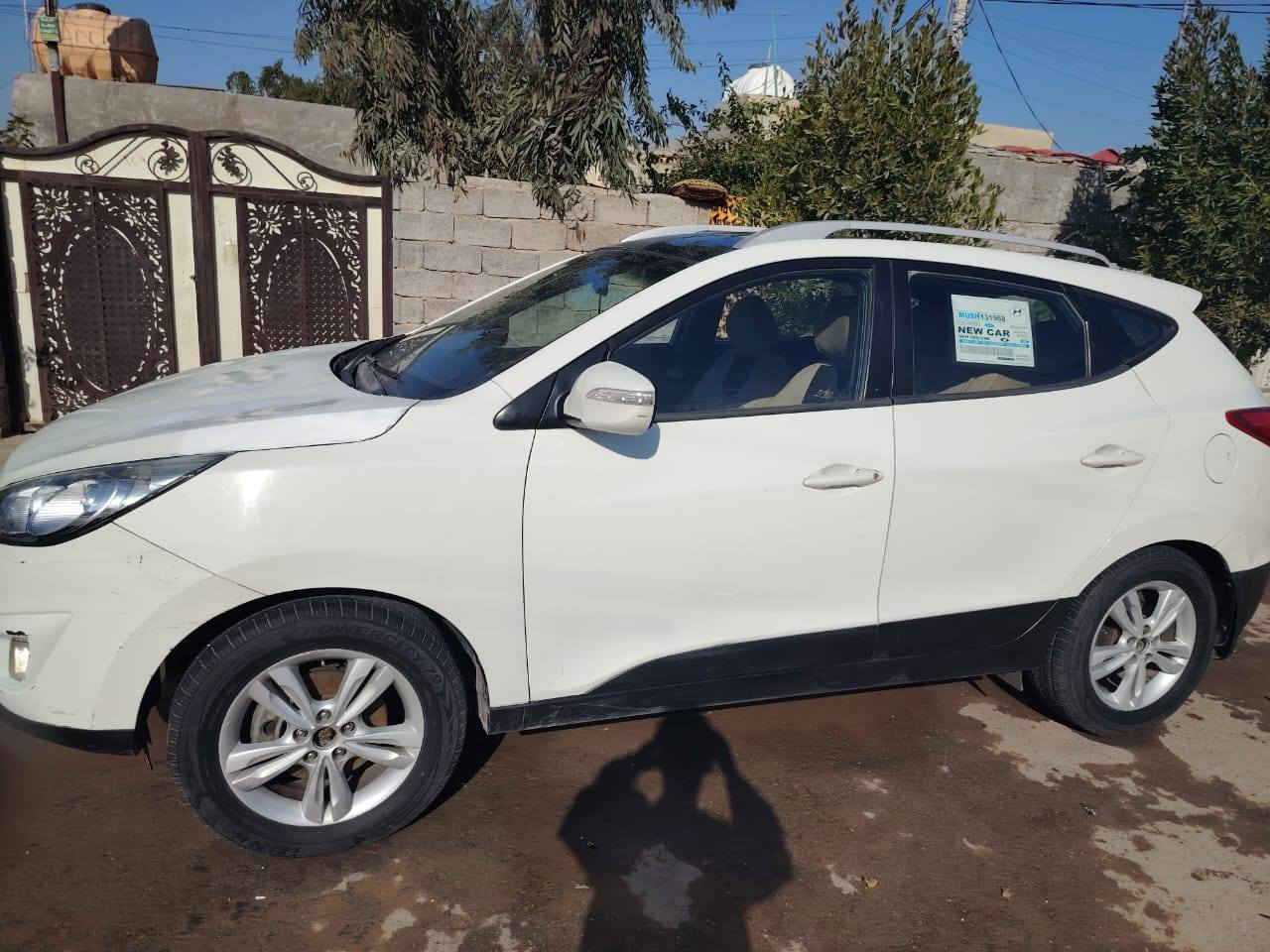 السلام عليكم توسان 2010  للبيع 
خليجي
مكينه ٢٤٠٠  اربعه سلندر  
سونار موجود قديم وجديد 
السعر  125  وبيهه مجال 
مكان سياره بغداد الحسينية رقم ***********
