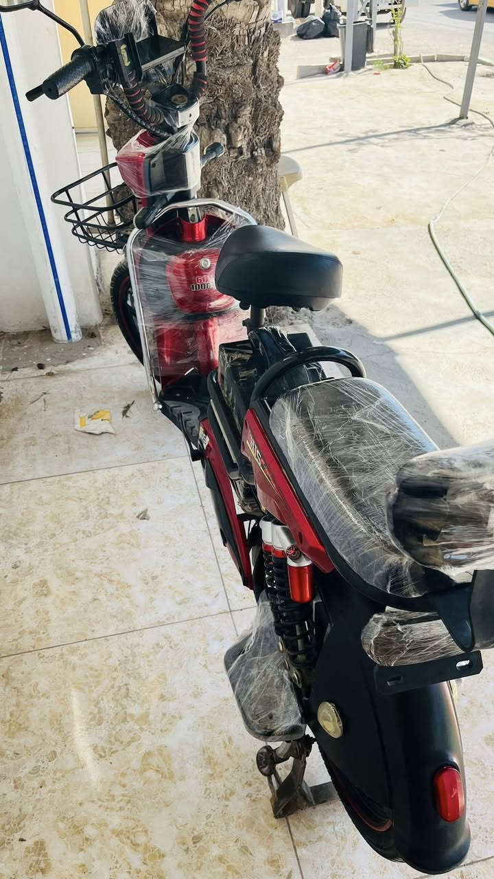 سلام عليكم
دراجة شحن للبيع 
نقوصاتها الجوزة عطلانة فقط بصمة 
السعر ٣٥٠. الف 
شراي اتصل ***********
