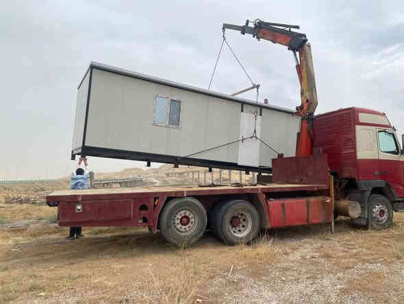 كرين للبيع فولفو 2002 لاصرف والبخار  كرين 7 طن بالسنوية كرين *********** *********** مكان السيارة تكريت
