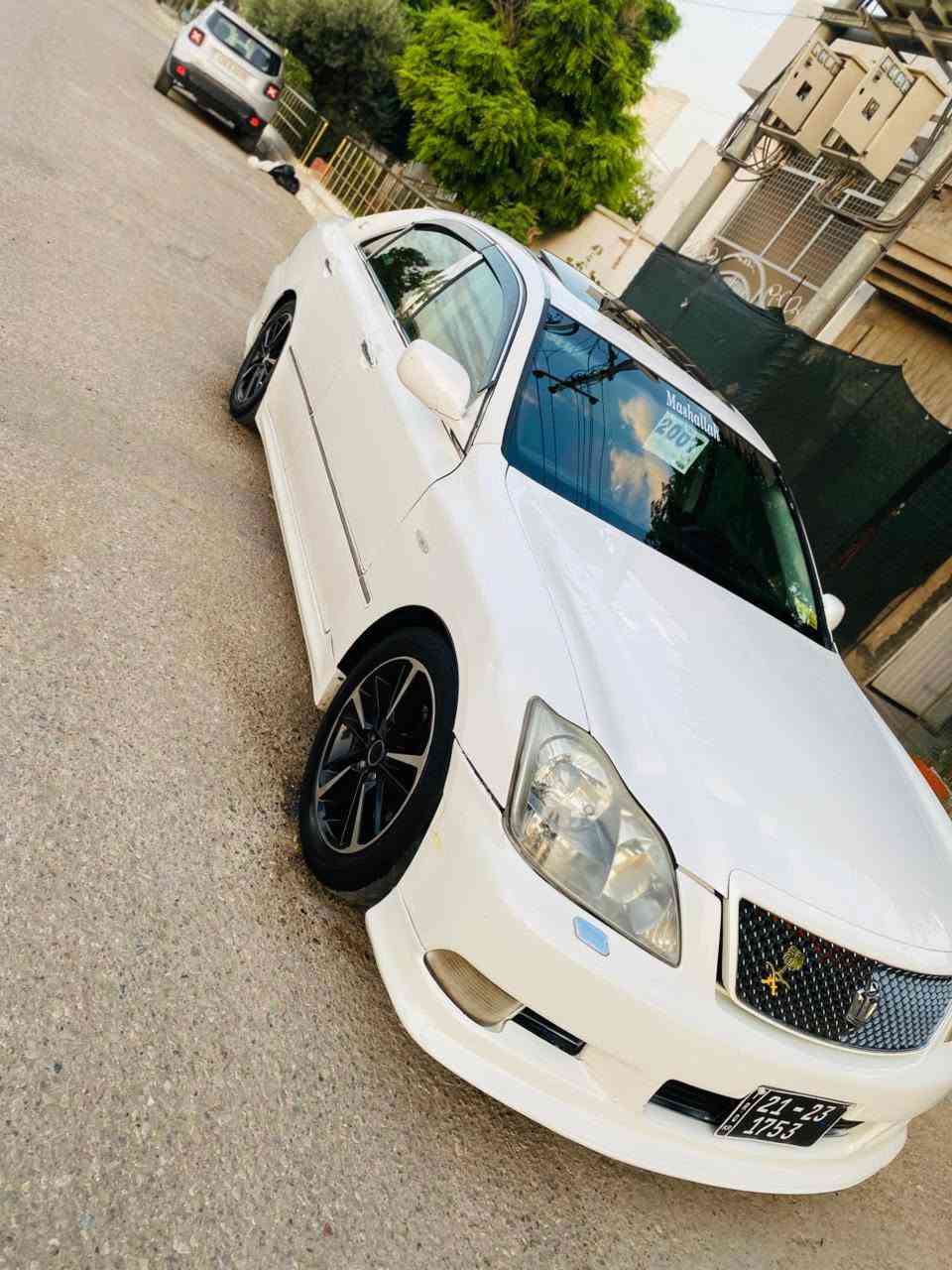 شاهینە بۆ فرۆشتن 2005
180ی بچوك بە بچوك کەم بەنزین خۆر 🔹
بــێ کــۆد🔹
سڵایت🔹
سێ دووگمە🔹
نــاوڕەشی ساج سوور 🔹
هەمووگیانی ئیشەکات 🔹
دینــار مەسروفی نیە 🔹
شانسی کۆسەرەو کەڤەر گۆڕاو بەشەرت 
سەقفی بۆیاخ نیە 🔹
دەعـامی پێش و دوای کراوە بە 2007🔹
شــوێن چەمچەماڵ  
***********
موشتەری نیت نەسەری خۆت بیەشێنە و نەمنیش
