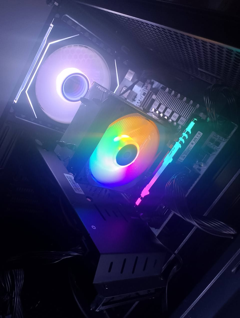 السلام عليكم ستب كامل للبيع كيس وشاشه وماوس وكيبورد

مواصفات الكيس
معالج E5 2650 4v
مذربورد لون ابيض
رامات 2×8 3200mh DDR416 
بور سبلاي mass 550W
تخزين ssd512 m.2      ssd256
كارت شاشه8gb rx580   
كيس HErogear

الشاشه من AVETRON
180HZ 
1080
IPS
1ms
"24
السعر 500 وبيها مجال
متوفر توصيل الكل المحافضات


**إذا كنت صاحب هذا الإعلان وتريد حذفه لأي سبب، رجاءا أرسل رسالة إلى الدعم الفني**