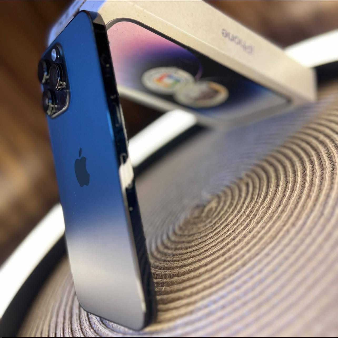 السلام عليكم 14برو ماكس اللون اسود مميز
نموذج M الجهاز عربي 
سعر (((500)))🔒
ذاكرة : 256
بطاريه:‎%‎100 مستبدله اصليه انسى الشحن 
الجهاز فقط مستبدل شاشه تفصيخ  وفريم بلادي كبس ويه الشاصي وحواف ماكو و متعرفه مفتوح اصلا  فيس ايدي شغال ومكفول كفاله عامه من كلشي الجهاز 
نضافه الجهاز %98 كلش نضيف 
واتساب 
***********
يوجد توصيل
