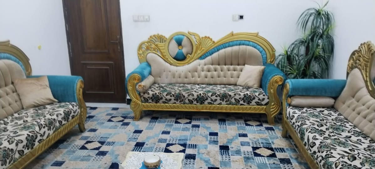 السلام عليكم.. تخم ونص قنفات شغل بغداد 15 مقعد نظيفات اخو الجديد السعر 750 الف بدون طبلات العنوان البصره شط العرب الكباسي للإستفسار ***********
