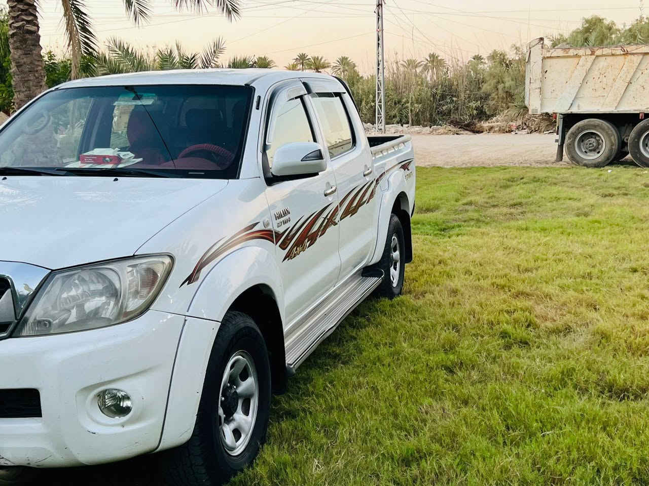 تيوتا هايلوكس فور ويل  موديل 2009 كفاله عامه بأسمي المكان كربلاء***********
