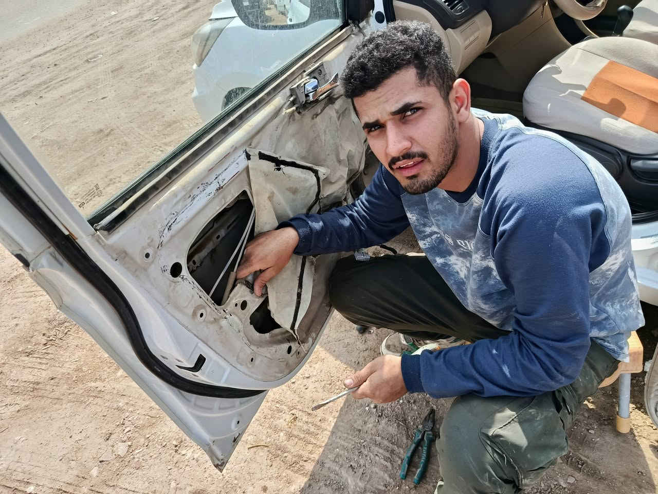 اسلام عليكم ورشت سيد رزاق تصليح افقاله السيارات وتصليح مكائن جام وتصليح جوزات التشغيل وتصليح سنتر لوك لتقفيل البواب وتطبيع البواب وربط ريموند تقفيل لجميع انواع سيارات العنوان الديوانيه جلبيه مقابيل كماليات الصطوره بل خدمي مال قواس الهاتف*********** وبخدمت الطيبين
