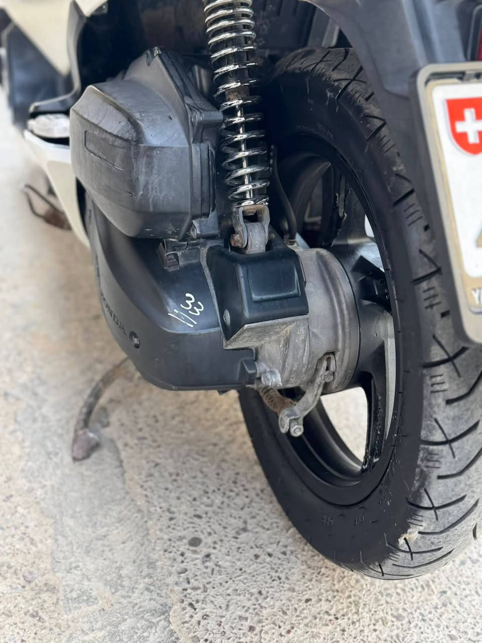 الجيل الاول ياباني الأصل ممفتوحه دراجه بحاله الجديده محرك كلجات عبالك دراجه ليوم نازله رمبه جديدهه الله وكيلك شحن عبالك حتئ صوت مالها 
نواقصه بسيطه تريشه من جوه بيه كسر بس 
يعني نضافه كفرات 70%100 ملاحظات 
دراجه حلوه مال جناي والف عافيه لياخذه 
كامله بريك خلفي امامي 
هورن اشاير 
دبل اشاره 
ستاند كهرباء 
منظومه زينون اصليه شرط 
دراجه حلوه 
مكانه الدوره حي الصحه 
*********** 
السعر 1300 بيها مجال
