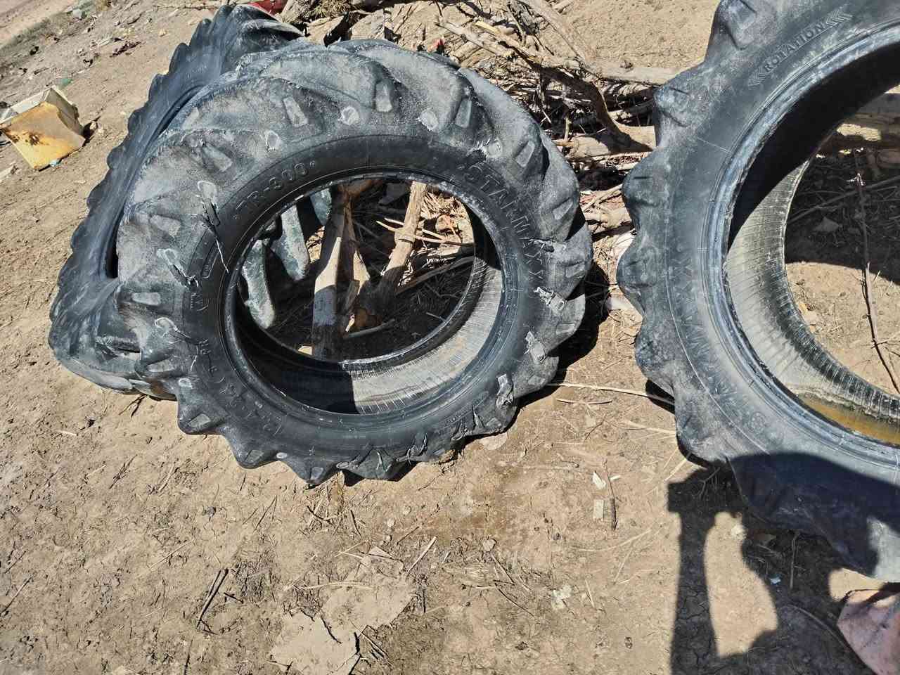تايرات للبيع زوج امامي واحد خلفي للاستفسار اتصل ***********
