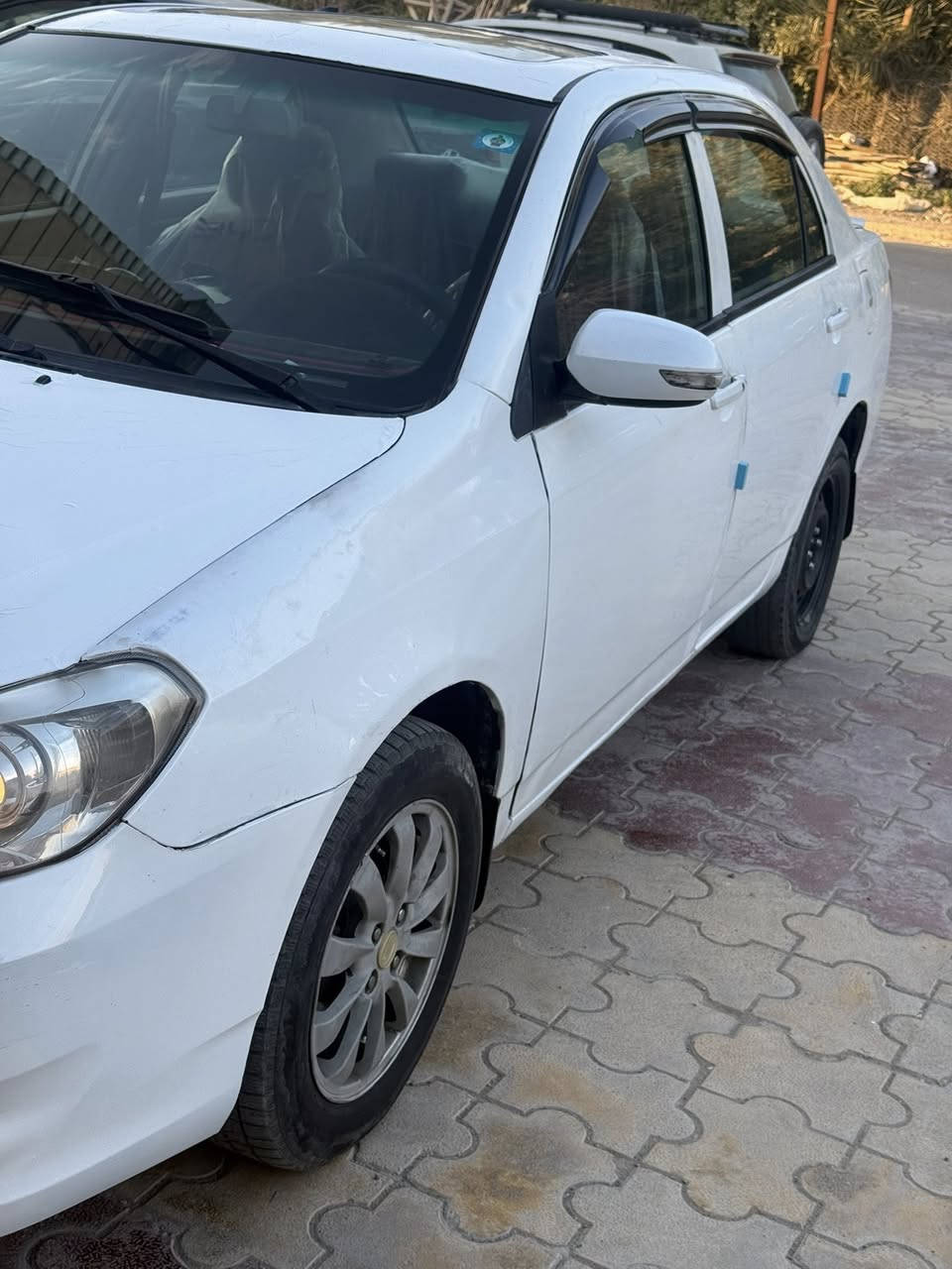 سلام عليكم بيوايدي جي اثري  اوتو  موديل ١٣ رقم بغداد إنكليزي هزة جديده كير مكينه مكفولات حداديه جيده تبريد جاهز مواصفاتها فتحه سقف تحكم ستيرن بصمه تشغيل جاهزه 
 مكان السياره بغداد حي الجهاد رقم الهاتف *********** 
السعر ٥٧ $
