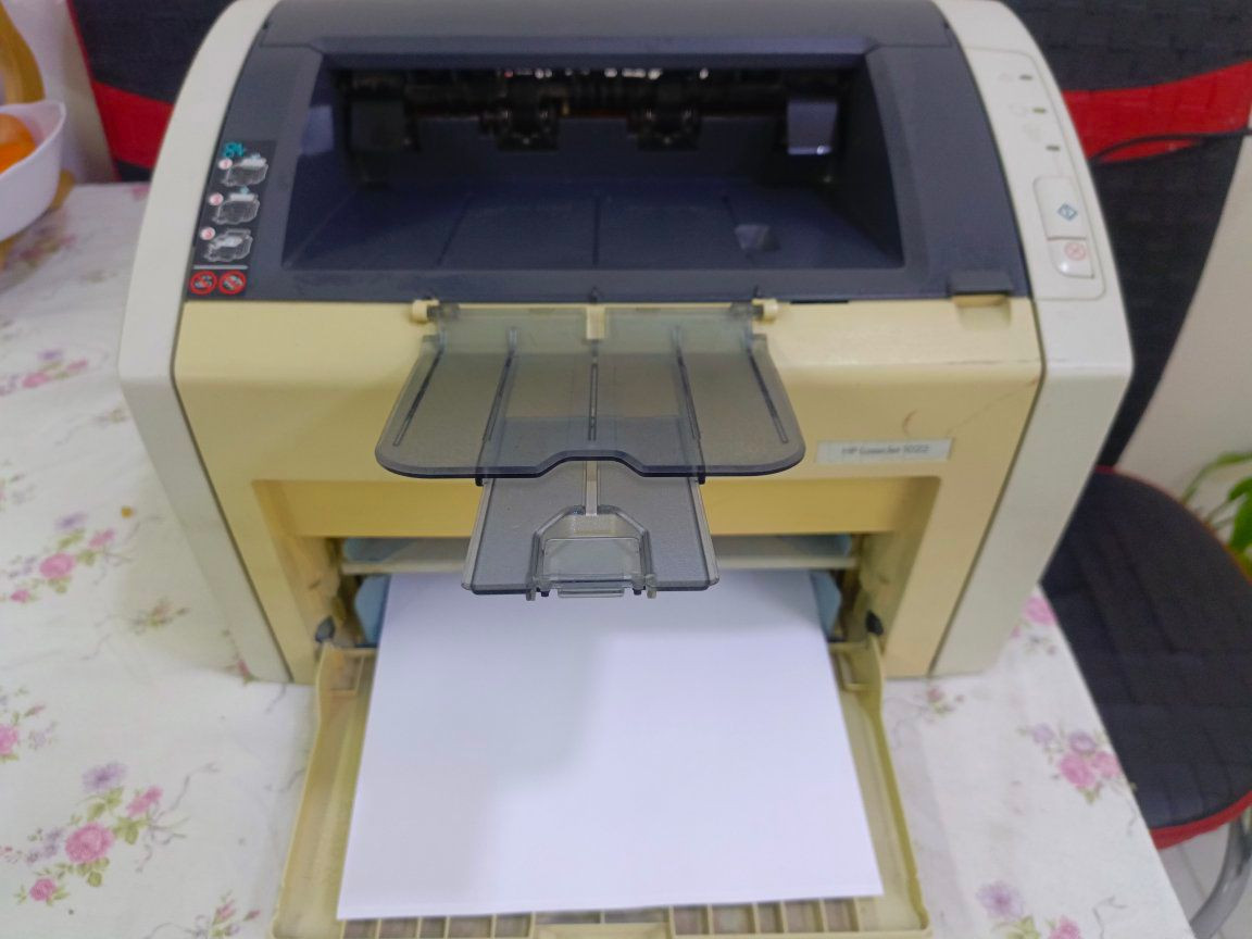 طابعة فقط ليزرية hp laserjet  1022
 شرط الشغل والنظافة كاترج رخيص واقتصادي ابيض واسود السعر 65 الف مع التوصيل


**إذا كنت صاحب هذا الإعلان وتريد حذفه لأي سبب، رجاءا أرسل رسالة إلى الدعم الفني**