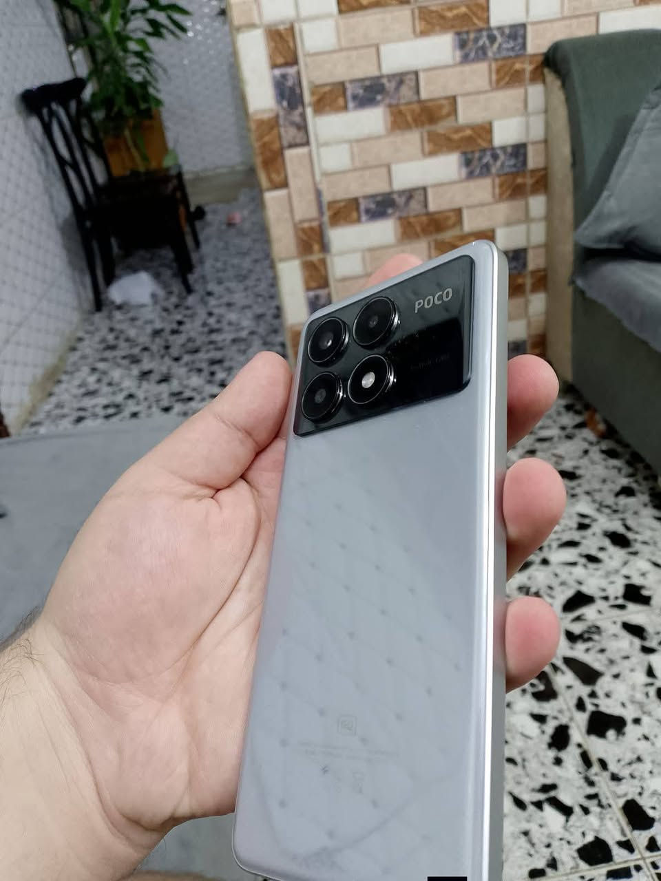 السلام عليكم 
بوكو x6 برو 5g الغني عن التعريف 
لون اسمنتي وتيتانيوم
512 جيجا بايت
120 فريم 
كاميرا فول
شحن سريع 67 واط
كامل ملحقات
السعر 250 وبي مجال للشراي
مكاني تفاصيل اكثر بل خاص 
تواصل ***********
