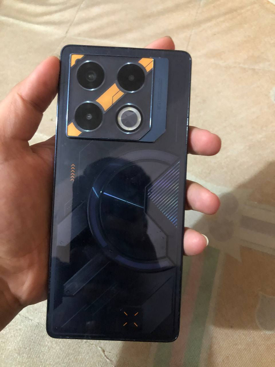 السلام عليكم جهاز انفنكس GT 20 Pro الجهاز يخبل مابي أي شي 120 فريم بل ببجي يعني جهاز بس مال ألعاب ذاكرته 128 معالجه كلش قوي دايمنستي 8200 السعر 250 وبي مجال مكاني بغداد الحسينيه رقمي *********** متواجد واتساب وبل فيس بس علق وإني اطبلك توصيل اكو
