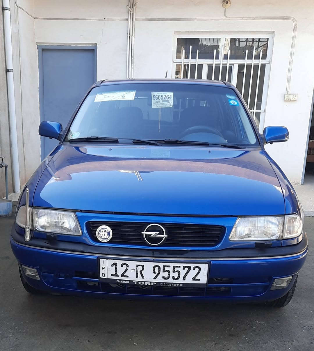 السلام عليكم
اوبل استرة للبيع موديل 93 
كابون بانزين ورقي 
كير و محرك شرط 
رقم مسطرة و سنوية إلى 2030 
بيها صبغ سقف جمالية 
للتواصل على الرقم فقط ***********
