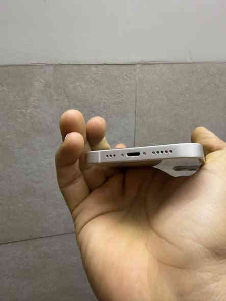 ١٣ عادي لون ابيض ذاكرة ١٢٨ بطارية ٩٣٪؜
ماستر عربي شرق اوسط غراض كاملة 
نظافة ١٠٠٪؜ 
سعر ٤٨٥ وبي مجال بسيط
اتصال او تواصل واتس : ***********
مكان : بغداد / دورة / صحة
