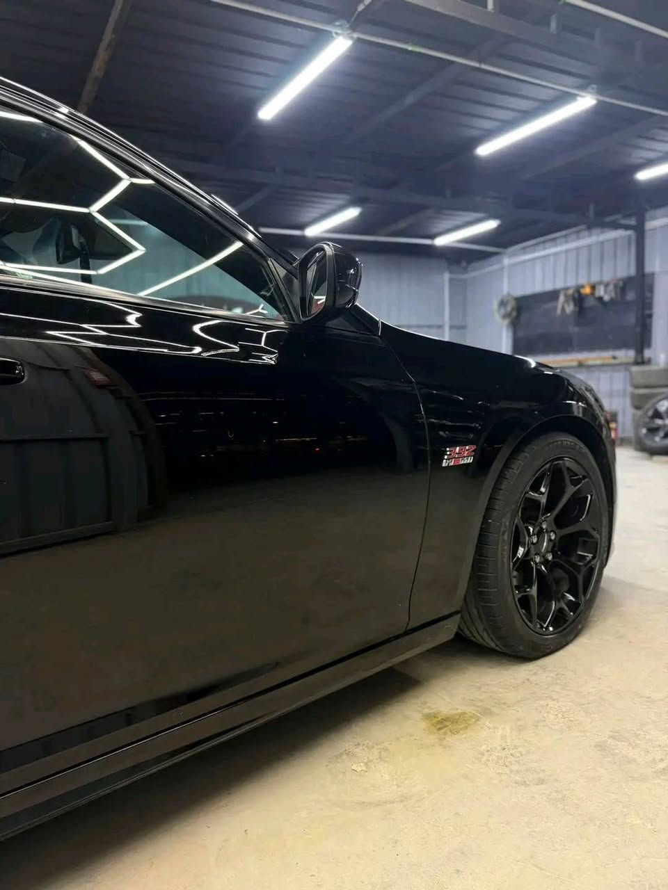 السلام عليكم
اوباما 2019 فئة S بدون بنوراما 

لون اسود داخل جلد اسود حضنS 

ماشية ١٥٠،٠٠٠ ميل تقريبا 

السياره بيها ٣ قطع صبغ و ٣ قطع تبديل بلادي مالشركه

رقم اربيل باسمي تحويل ثاني يوم 

مكاني بغداد  الامين ثانيه 

السعر ١٨٨$ وبيها مجال مستعجل اريد سافر
***********
