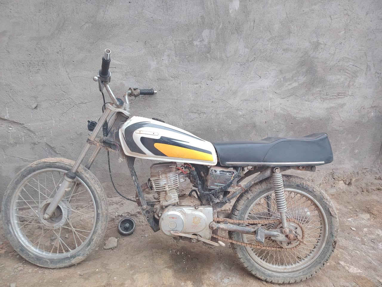 السلام عليكم. شباب دراجه رابيدو 19 شاصي ارشه 18للبيع عطلهه شوفت عينك. انطي سعر بل يرضي الله 🤍


**إذا كنت صاحب هذا الإعلان وتريد حذفه لأي سبب، رجاءا أرسل رسالة إلى الدعم الفني**