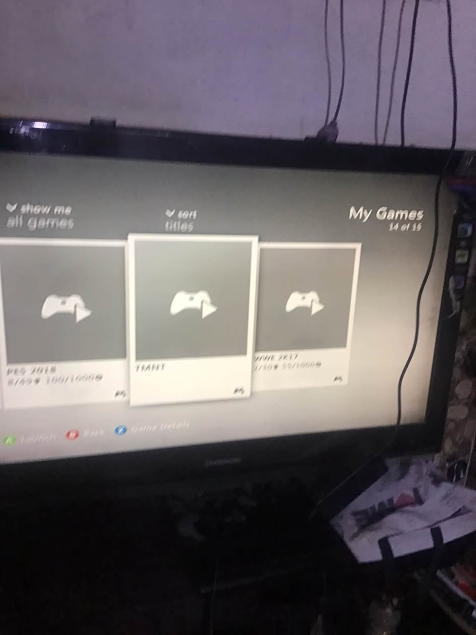 اكس بوكس 360 سوبر سلم جهاز جداً نضيف
هارده 250كيكا
بي 15 لعبه 
ماين كرافت وجي تي اي وطوبه وكول اوف ديوتي والعاب كلش جلوه 
جويستك واحد اصلي ابو الباتري مو ابو الواير 
قارء الاقراص ما يشتغل بس واصلا ما تحتاجه 
لان الاكس بوكس 360 يشتغل ع الهارد  تترسته ترس ب 10 
السعر  100
مكاني بصرة حيانية آول لأين قرب معمل خيرات البصرة 
***********
