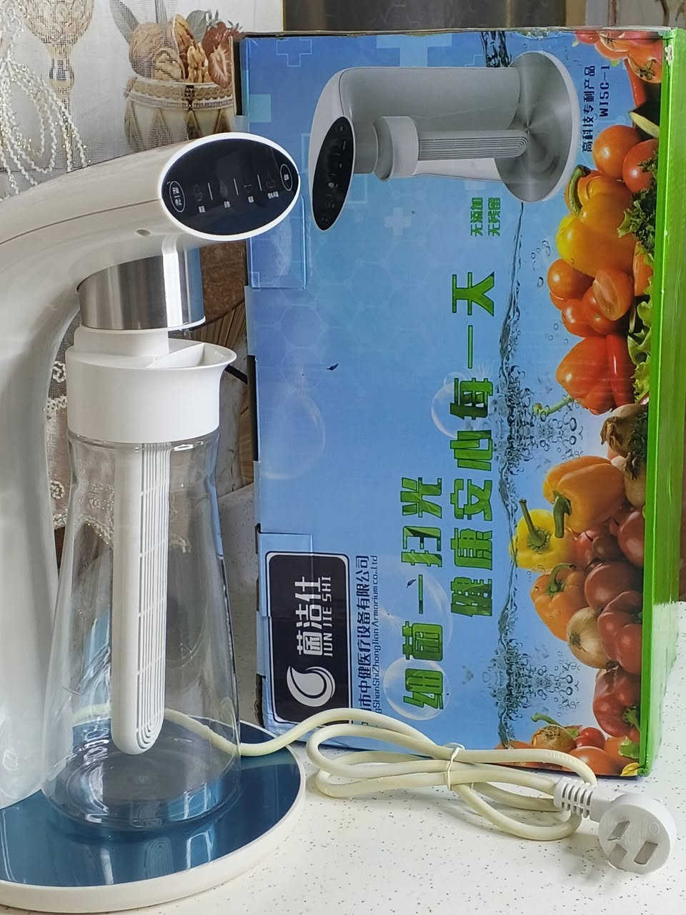 🥦✨ جهاز تعقيم وغسل الخضار والفواكه الذكي ✨🍎
🔹 المواصفات: ✅ تقنية تنظيف وتعقيم بالماء (مولّد أوزون) ✅ تصميم أنيق وسهل الاستخدام ✅ أنبوب فقاعات للتنظيف العميق ✅ لوحة تحكم سهلة ✅ مناسب للاستخدام اليومي في المطبخ
🌟 المميزات: ✔️ يساعد على تنظيف الخضار والفواكه من الأوساخ والروائح ✔️ يوفر وقت وجهد الغسل التقليدي ✔️ يجعل تحضير الطعام أسهل وأسرع ✔️ حجم عملي لا يأخذ مساحة
💚 الفائدة لك: مع هذا الجهاز تحصل على خضار وفواكه أنظف وانتعاش أكثر، وتضيف خطوة إضافية للعناية بنظافة طعام عائلتك 👨‍👩‍👧‍👦
طريقة الاستخدام:نضيف كاس من  ماء وملعقة ملح (الملعقة تجي مع الجاهز) ونخلط الماء والملح ونضيف الماء تدريجياً ونشغل الجهاز
السعر 17.500الف
📦 متوفر الآن — اطلبه واستمتع بسهولة ونظافة أكثر في مطبخك ✨


**إذا كنت صاحب هذا الإعلان وتريد حذفه لأي سبب، رجاءا أرسل رسالة إلى الدعم الفني**