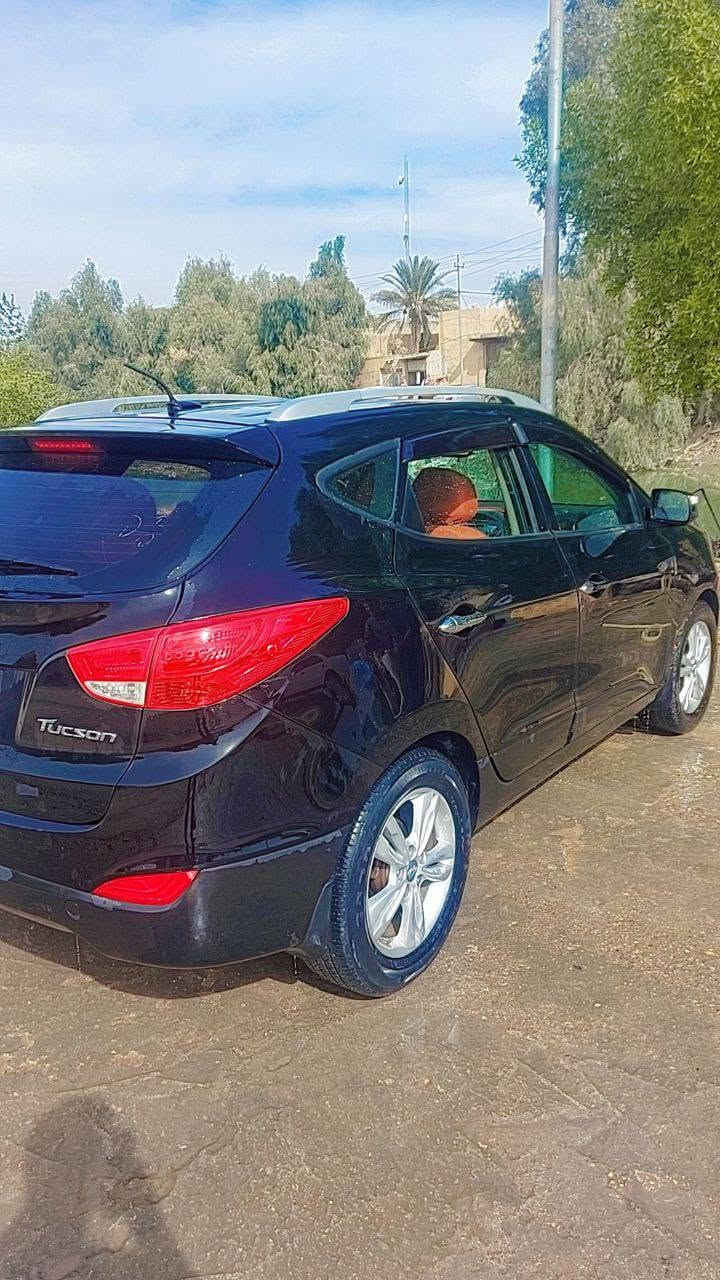 توكسان امريكي موديل 2013 محرك 2400 ( دوش )  لون اسود رقم بابل انكليزي باسمي ماشيه 134 تبريد ثلج اشاير بالمري حادثها  ربع البنيد فقط السعر (  115 ) وبيها مجال  ***********
