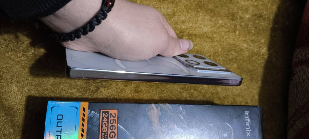 نفنكس جيتي 20برو
GT  20 PRO _
_معالج دايمنستي 48200نانو 
_شاشه أموليد، 144 هرتز، مليار لون،1300شمعه 
_اندرويد 15
_ذاكرة 256/رام24
_كامره 108
_سيلفي32
_الصوت مضاعف، ستيريو
_شحن 45واط
_بطارية 5000
_تيربو العاب
_120فريم ببجي
_للبيع250
*********** 
***********
