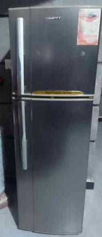 ثلاجة للبيع جديدة كلش مداخلة تصليح السعر ١٥٠للاستفسار الاتصال على الرق...