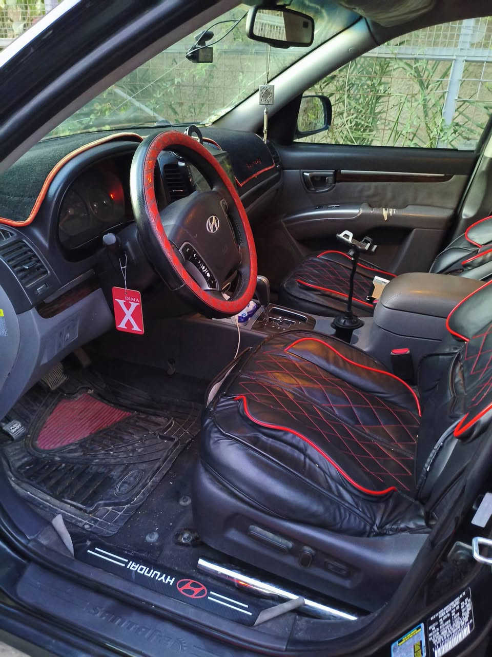 السلام عليكم سنتافي للبيع موديل 2011 امريكي v6 سيارة ضربتهة بنيد شوي  ايرباكات كلهة سليمة السيارة كلشي بيهة شغال تدفئة كشنات تحكمات جهتين مثبت سرعة  محرك مفتوح  كير واكسل كفالة عوزهة ترتيبات السعر 110 وبيهة مجال 
***********
