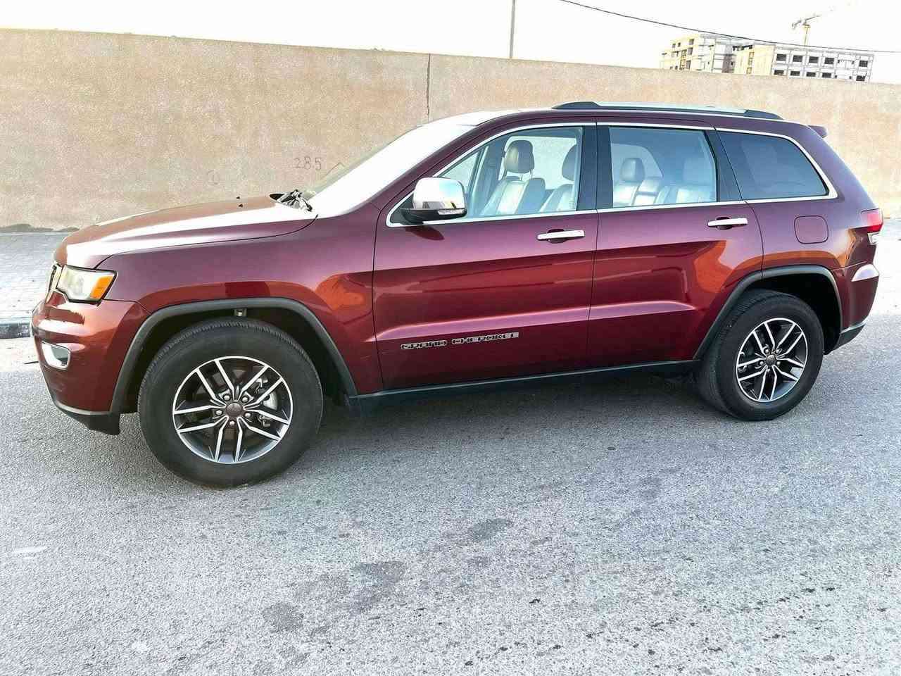 🔹 محرك 3.6L V6 (3600 سي سي)
🔹 قير أوتوماتيك 9 سرعات

🔹 نظام دفع خلفي)

🔹 فتحة سقف بانوراما

🔹 شاشة لمس 8.4 إنج مع نظام Uconnect

🔹 كاميرا خلفية + حساسات أمامي وخلفي

🔹 تشغيل بصمة + تشغيل عن بعد

🔹 مقاعد جلد كهرباء مع تسخين

🔹 مثبت سرعة

🔹 تحكم ستيرن بالصوت والهاتف

🔹 نظام ثبات إلكتروني + وسائد هوائية متعددة

🔹 رنكات ألمنيوم وكالة

🔹 إنارة LED أمامي وخلفي

✔ موديل 2020

✔ ممشى 102 ألف

✔ بأسمي – تحويل ثاني يوم

✔ محرك 3600 قوي وناعم

✔ السعر 245 ورقة وبينها مجال بسيط للجاد
السياره بدون دواخل بدون لغد بدون شواصي الرقم للاستفسار ‭٠٧٨٣ ٠٨٩ ٦١١٦‬
