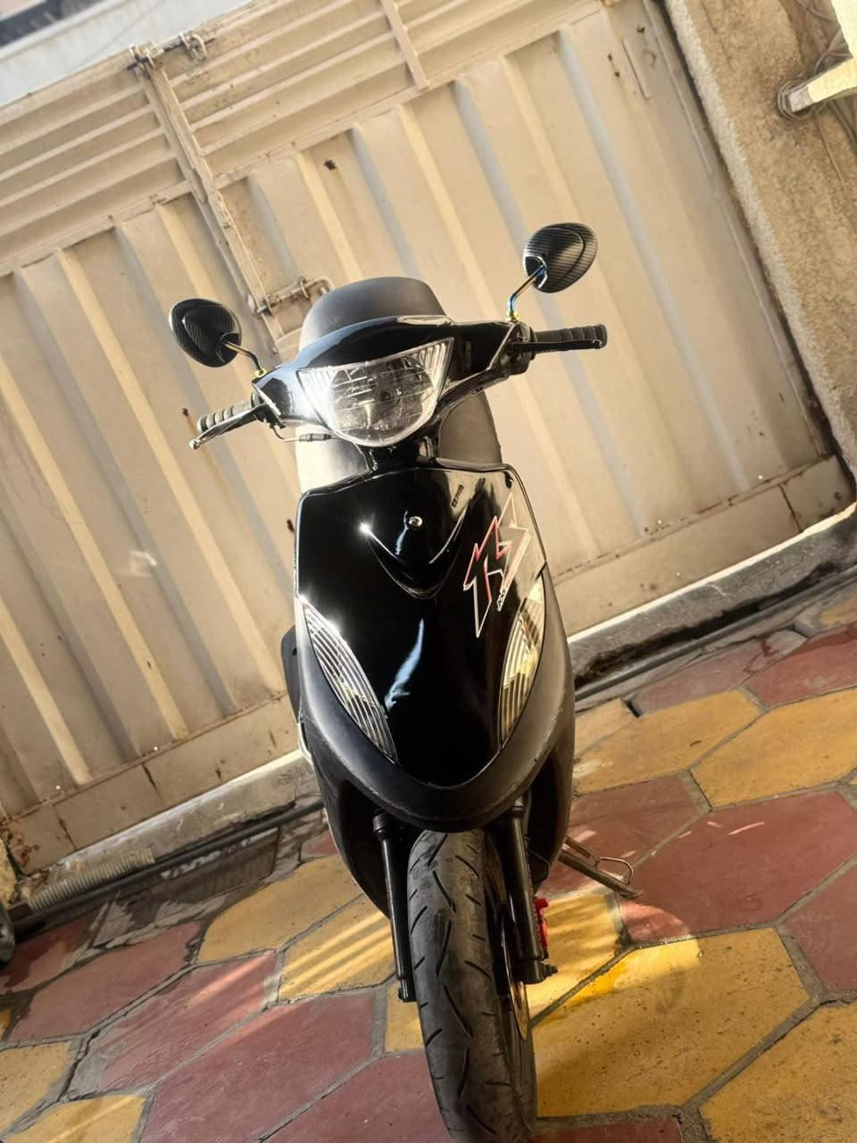 ماكس عدلة ، دراجة كاملة نكرة سلف الدراجة مابيها اي نقوصات شغل واطلع كهربائيات كامله مكينة خير من الله ، الدراجة بلادية بس بيها صالنصه FM وسلف تجاري فقط
السعر 700 وبيها مجال للشراي 
***********
