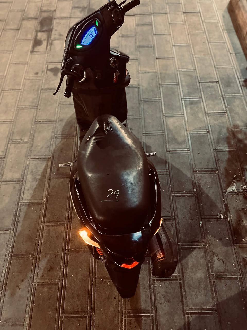 gtrالدراجة شلعه ومعدل يعني ما شاء الله  مصارلها اسبوعين من نزلت من الرمبه عل  كفاله نبيع كفالة عامه انطيكياها السعر1400 وبيهة مجال بسيط  الميعرف بيهن  لايسولف السوگ معلگ الشراي يتفضل خاص  واتساب او رصيد 
***********
🤍.
