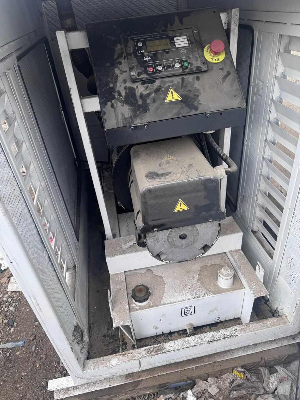 السلام عليكم
مولدة بيركنز 3 سلندر
15 كيفي 
كاتم 100/100 المولد جديدة 
مكان بغداد 
رقمي ***********
