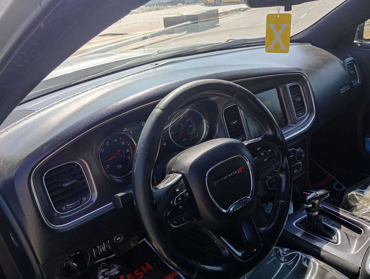 السلام عليكم للبيع جارجر م2015 بيها بونيد وجاملغ تبديل بيها بابين كلير السيارة حلوه وجاهزة من كولشي مابيها نقص برغي سنويه 2030 وهزة جديده السعر 150 عنوان واسط الصويرة فلكه الزعيم ***********
