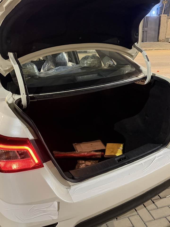 سلام عليكم 
نيسان سنتره 
موديل 2025
ماشيه 7 ألاف
كفاله عامه 
بعدها على وضعيه الشركه
رقم أربيل الجديد 
وكاله مجاني
ويلكب 
تبريد خلفي 
شاشه 
كامره دواره
السعر 131 وبيها مجال بصيط
الهاتف ***********’’***********
العنوان البصره معقل
