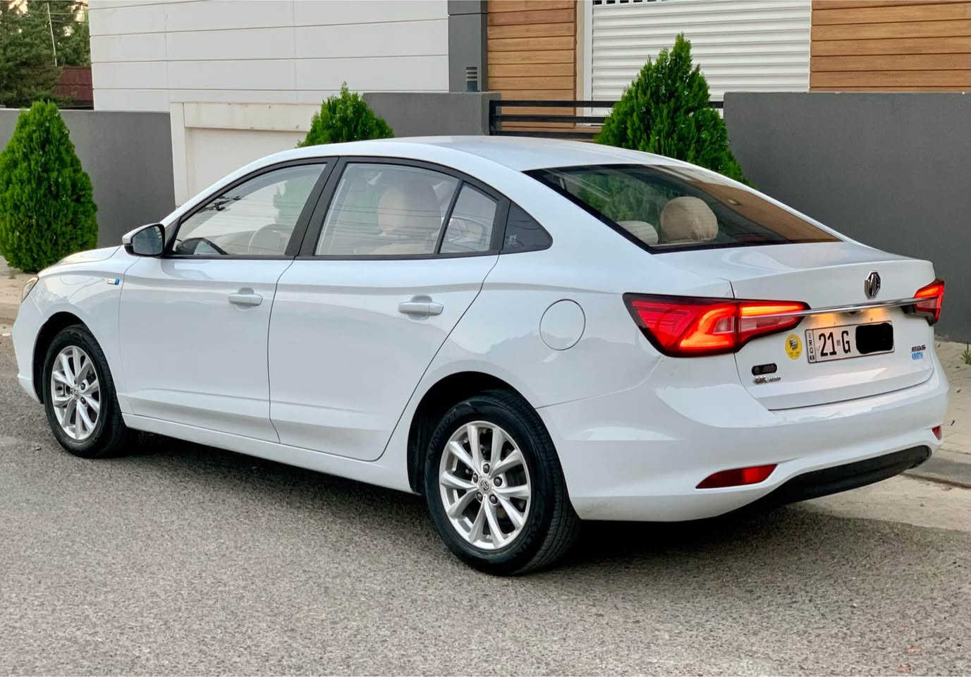 MG5 standard plus 2025 🇨🇳
❇️ستنادارد پڵەس- تەنها 16000 کم ڕۆشتووە بۆیاخ و تەرزەی نیە - کەمێک ساردی هەیە لە بۆنیدەکەی بێ ناوگرتن .
💯ئۆتۆماتیک-دوو مۆدی لێخوڕین-ئۆتۆ لایت -ویلکەپ-ناو زەرد-شاشە گەورە -كامێرا-تحدید سرعە ـ ڤۆلیۆم-ABS-تەبرید لەمس -ئاوێنە اشارە-حساس تایە - car play w android
💠 تاقم کوشنی تێگیراوە 
🕹️شوێن / سلێمانی 
☎️*********** السليمانية, العراق

