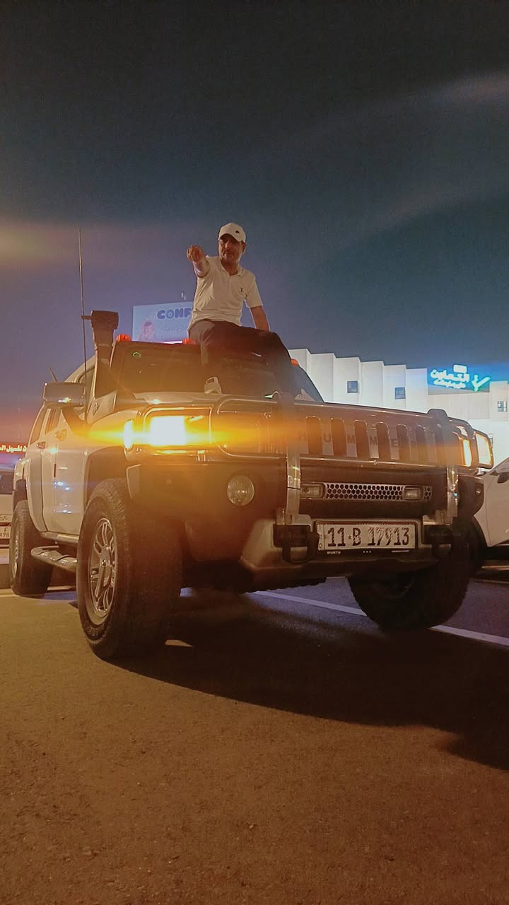 السلام عليكم.. همر موديل. ٢٠٠٩  وارد خليجي. رقم بغداد  انكليزي سياره كامله مكمله ما تصرف عليها دينار واحد . سياره جديده  وسونارها وياها مثل ما موضح بالصور.. وانتو بعد تعرفون  مواصفات الهمر الخليجي. ما يحتاج اشرح. رايدها ب 120.. السوك كلشي بي حتى ب٧٥ ورقه  تلگه  بس راكضه وتركضك وياها. هاي السياره العندي جديده  وما بيها اي نقص وكلشي بسعره كهربائيات كلها شغاله ماكو دگمه بيها ما تشتغل تبريد ثلج بعز الصيف الحماووه  صفر  جوه النص بخط. مكان السياره بغداد  للاستفسار اكثر  اتصل على الرقم ***********  اتصل وتشلع عيوني .
