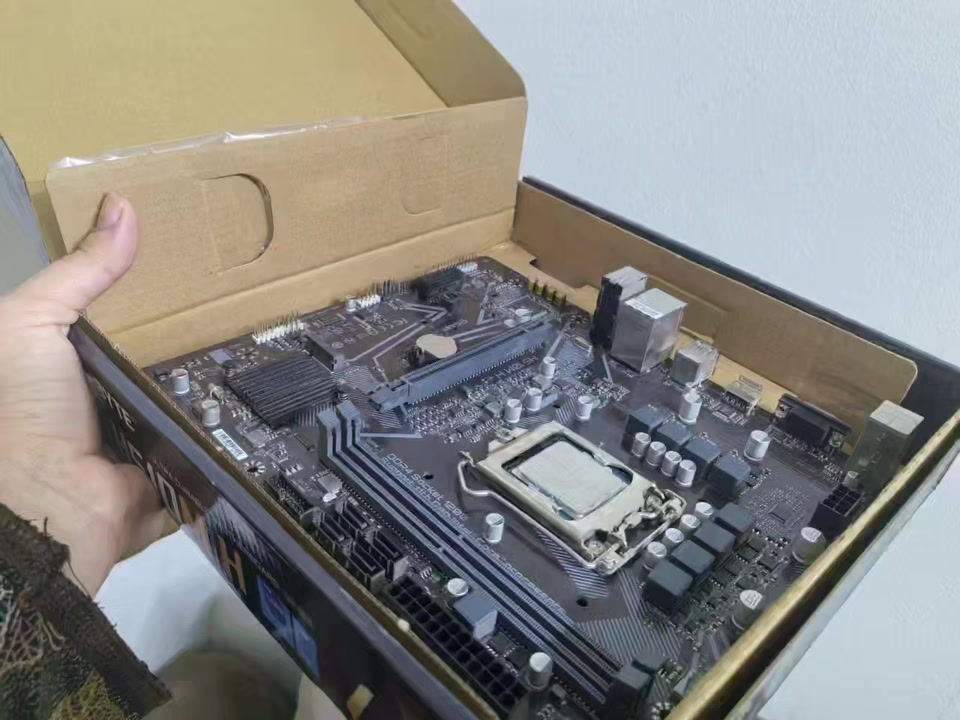 سلام عليكم قطع للبيع
كارت شاشة GTX 1660 Ti OC GIGABYTE  سعرة 150

Combo معالج + مذربورد

Motherboard H510M H LGA 1200 GIGABYTE ويا معالج Intel i5 11400F ثنينهن ب170 وبي مجال مكاني بغداد تواصل على خاص

ملاحضة: كرت شاشة أنباع


**إذا كنت صاحب هذا الإعلان وتريد حذفه لأي سبب، رجاءا أرسل رسالة إلى الدعم الفني**