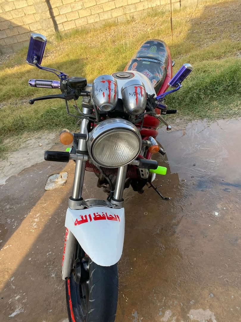 سلام عليكم 
مطور لبيع
نوع  باندة ياباني محرك 250 ربع 
 4 سلندر  و4كبرترات محرك لا دخن لا صرف شقال نكرة 
كهربائيات كلهة شقالة سرعة 180 
مطور نضيف بدوان اوراق بس مكاتبة 
السعر 700 بي مجال او مراوس 
***********
مكان صلاح الدين شرقاط
