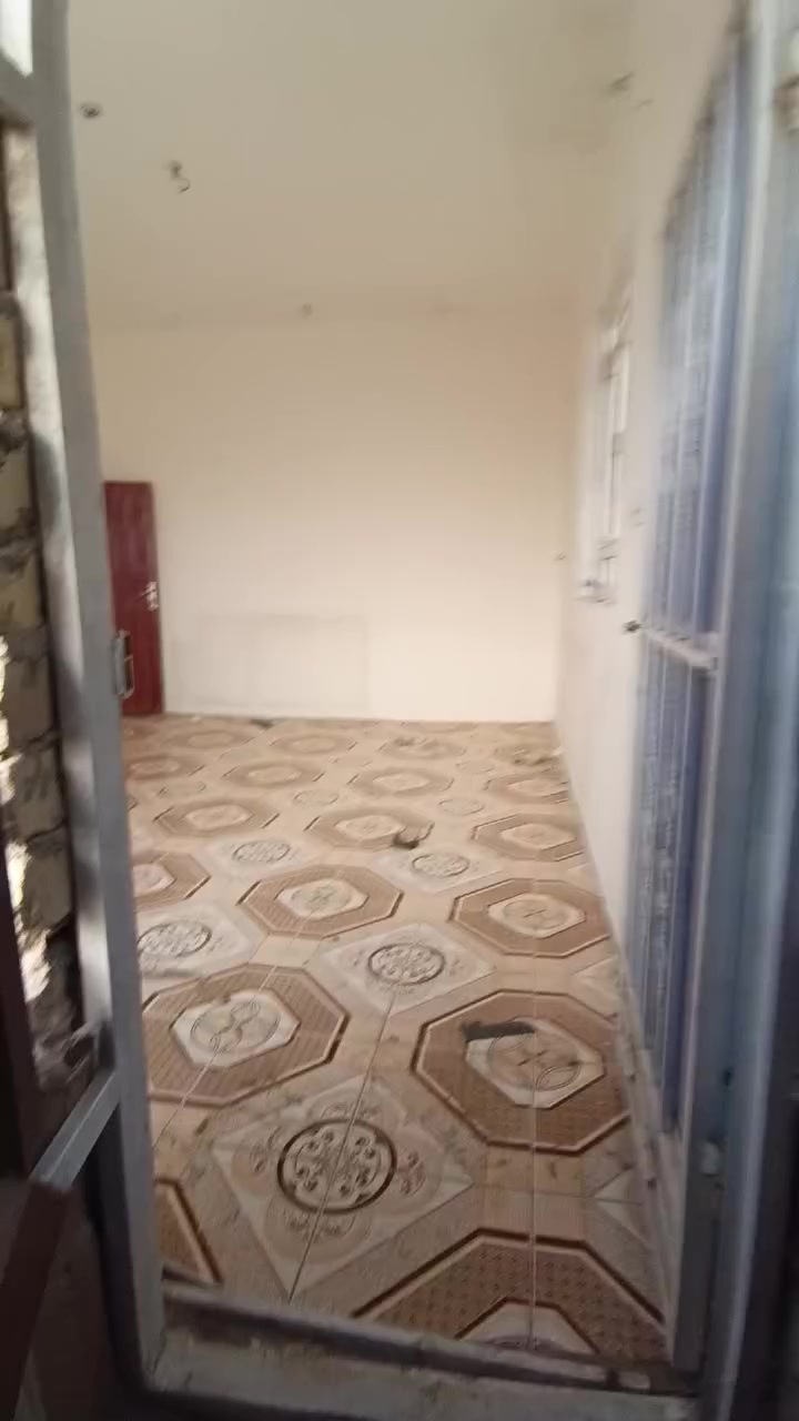 السلام عليكم ورحمه الله وبركاتو شقه لليجار في منطقة حي الشهداء الثاني في شارع المدارس الشقه متكونه من غرفتين وبراني وهول ومطبخ وحمام للستفسار الاتصال على‏‪‏‪***********‬‏
