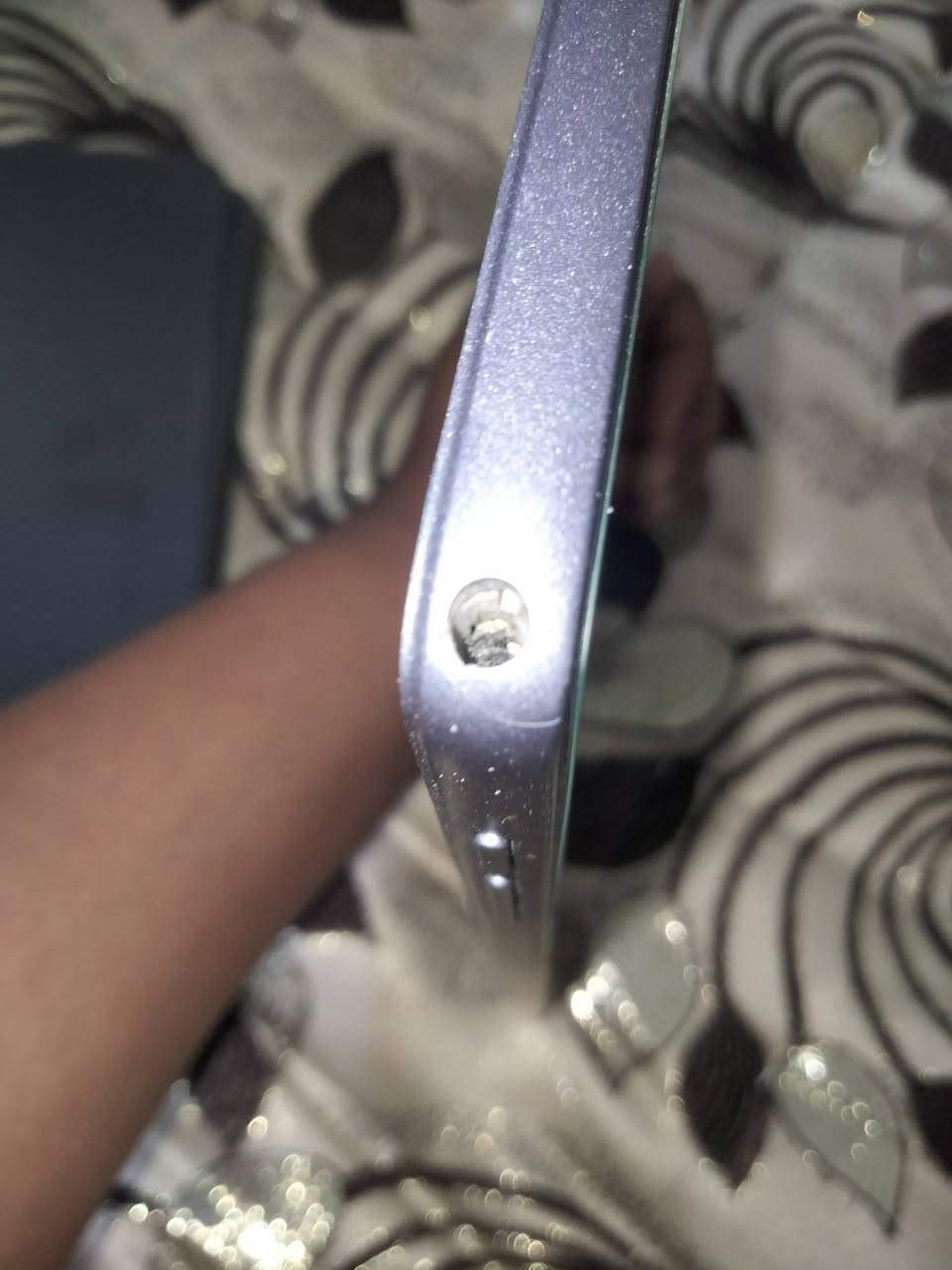 السلام عليكم ايبات للبيع UIeFone Tab W10 كيكه 128 عشوائيه 8 بطاريه 6600 اي عيب مابي كسر بل لزكه الفوك مو الشاشه وبي كسر صغير يم مدخل السماعه موضح بل صور مستخدم قليل السعر 120 بي مجال الرقم *********** مكان كركوك حي عروبه وتدلل
