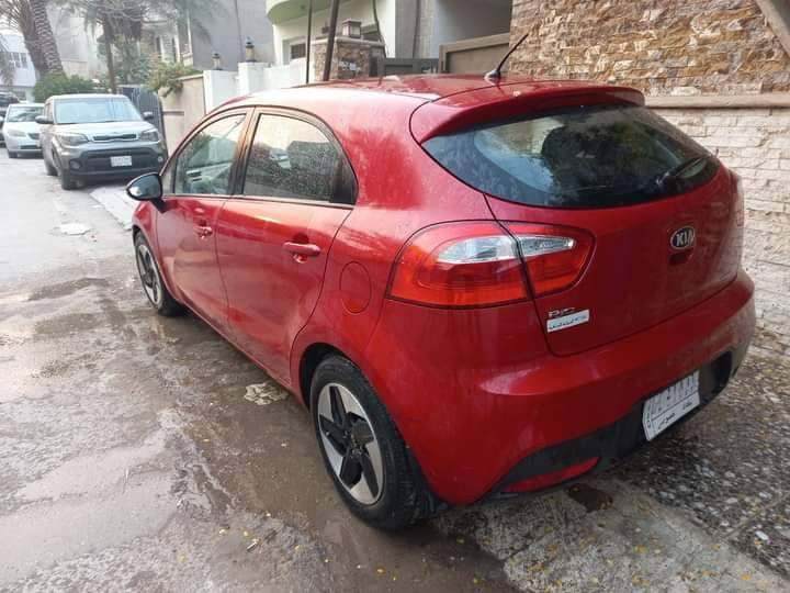 السلام عليكم ورحمة الله
كيا ريو خليجي 2014 

محرك 1600 دوش 

رقم بغداد بأسمي تحويل مباشر 

مواصفات السيارة 

تحكم ستيرن جهتين .. شاشة أندرويد.. كامرة دوراة... مري شفط 

زجاج باب السائق أوتو... حساسات خلفية 

السيارة ما بيها صبغ بلادية فقط رصعات قليلة وبعض الشخوط 

السعر  90  ورقة مكان السيارة الأنبار _ فلوجة 
***********
