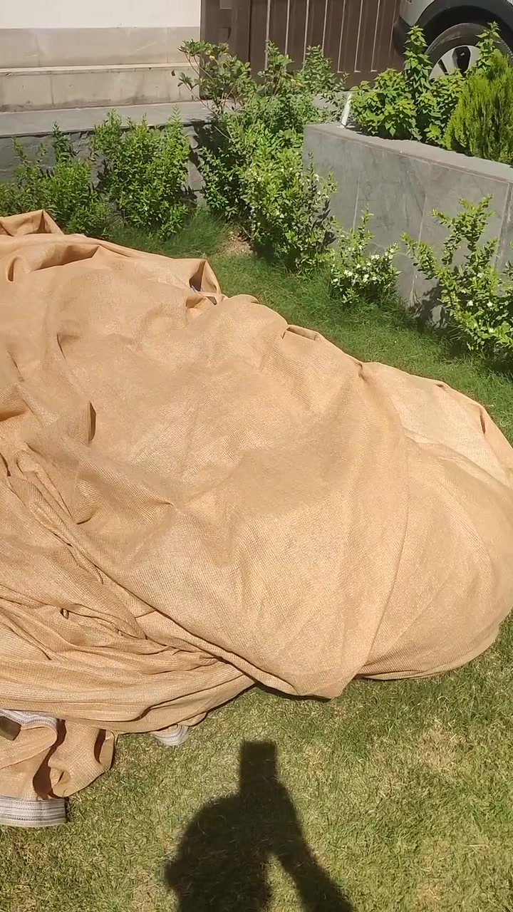 سلام عليكم . يوجد چادر ضل كوري مساحته ٣٠٠ م أبعاده(١٢م*٢٥م)  مخيط وكامل وبي حلقات  كبل تنصبه .رايده ب ٥٥٠ الف اتصل 
***********
