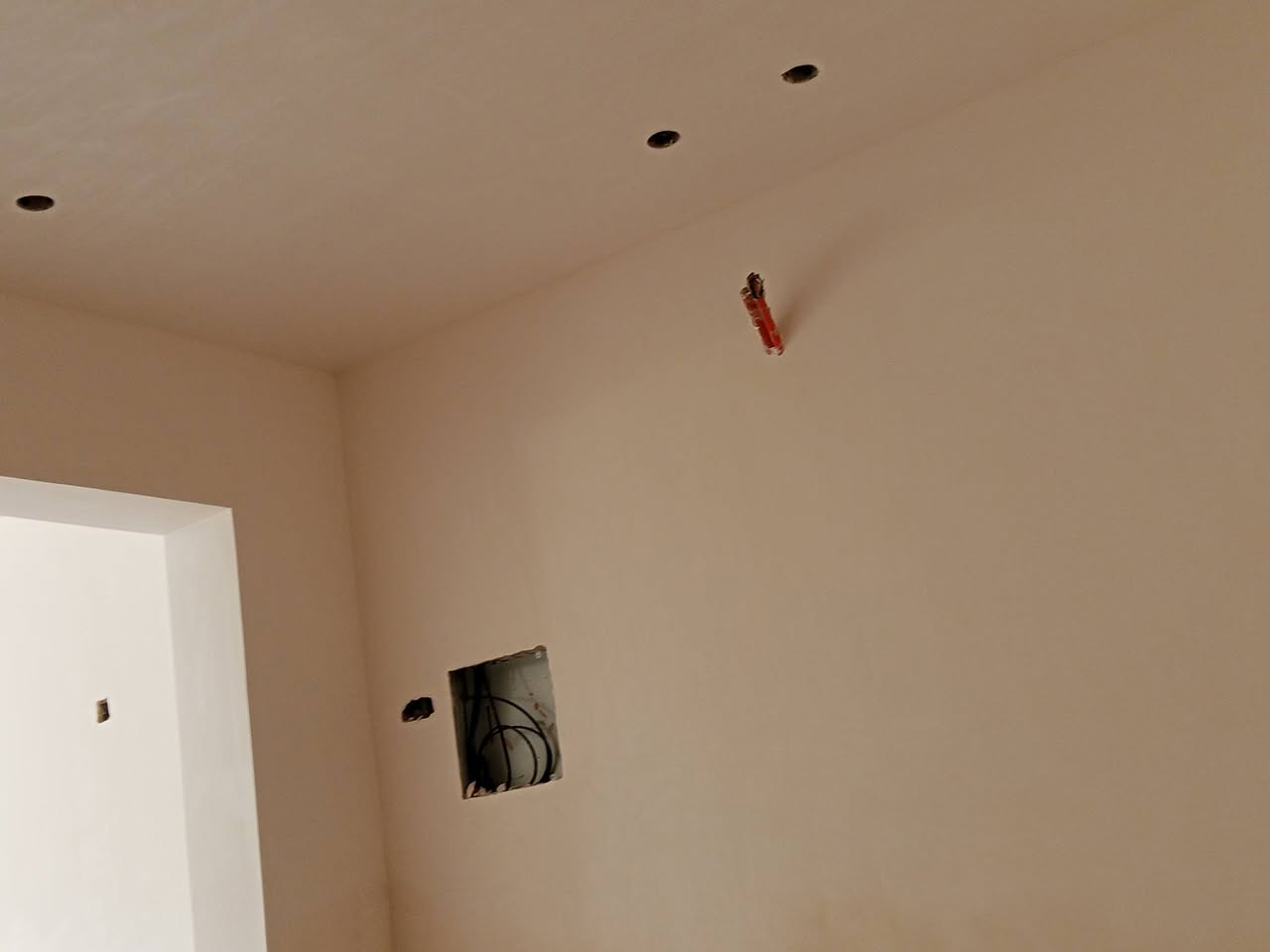 سلام عليكم خلفه تشميع وجص وبورك شغل كله عليزر حتى السقف ليزر ستلام مهندس بشرط مكاني بغداد العامريه للاستفسار على الرقم ***********
