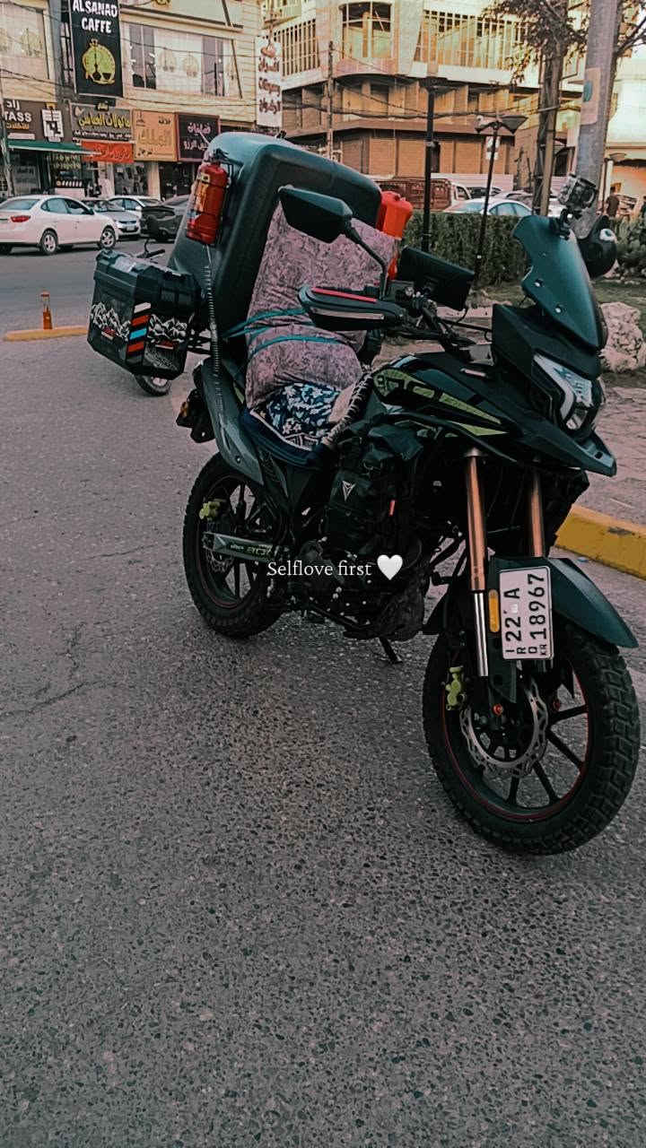 سلام عليكم دراجه دايون ادفنجر للبيع محرك 300cc دراجه نضيفه وجديده وبوضع البلادي مالتها ما يعوزها غير ستر الله وسايق مضبوط يداريها بيها اضافات حلوه ومرتبه 
اضافاتها: 
جنط جي اس 
جنطه دلفري 
جنط اماميه صفحه 
كامره 4K 
شاشه تزويد جي بي اس 
استاند تبريد +استاند تزويد 
جلكان بانزين اصلي 
طفايه حريق 
ممشه 8الف قابل للزياده 
(ملاحظه) بيها تلقيطات يعني طخات بل صفحه كفر الكزوز والدرع تخبرني وافهمك عليها 
رقم اربيل انكليزي يعني غرامان وهزه جدد 
تبديل دهن كل اسبوع روسي 50Mثابت 
دراجه نضيفه حيل  سعرها 3600 وبيها مجال حك الجيه 
تلفون 
***********واتساب ورصيد 
***********رصيد فقط 
متواجد فيس واتصال وبيك خير ودلل  والي يسال سبب البيع اريد سياره عندك تعال نتعارض
