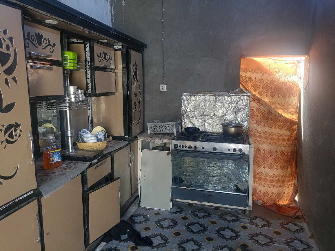 دار سكن للبيع ملك صرف 
الموقع الديوانية السنيه حي السلام
يتكون من صاله 4×12وغرفتين 4×6وصالة طعام  4×5ومطبخ وبراني 4×7 ومرات وكراج ومجموعتين صحيه خارجية وداخليه ملاحضه الأساس كونكريت رباط شباك كونكريت مسقف عكاده بناء جديد مطلوب 5مليون اسكان الاستفار
اتصال 
***********
