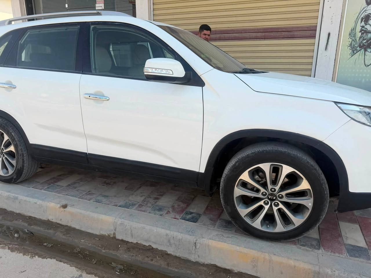 سورنتو موديل  2014 4سلندر السعر130 بيها صبغ اثر شخط وعندي تصوير السخط المكان نجف كرفه رقم الهاتف ***********
