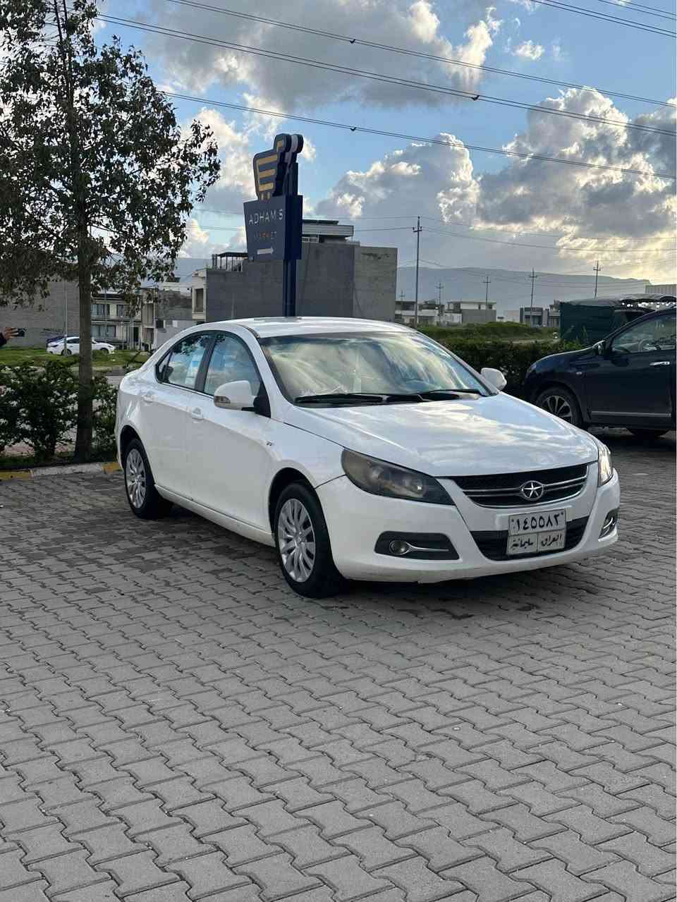 شوين سليماني 
***********
جاكj5٢٠١٢
گير عادي مه كينه زنجير گيرو مه كينه به شه رت كاره باي كامل مه زبوت بي ته قه و ره قه ٣ بو ٤ بارجه بو ياخه له سه ر ساخي بي ده عم بي ليدران سه نه وي تا زه به سه ر جوه به شه رتي ته حويل وه كاله ت هه مو كياني به شه رت يه ك هه زار مه سروف ١٠٠ دولار بره ٥٢ كه لا مه جالكي برا يه نه شوينم سليمانيه السليمانية, العراق
