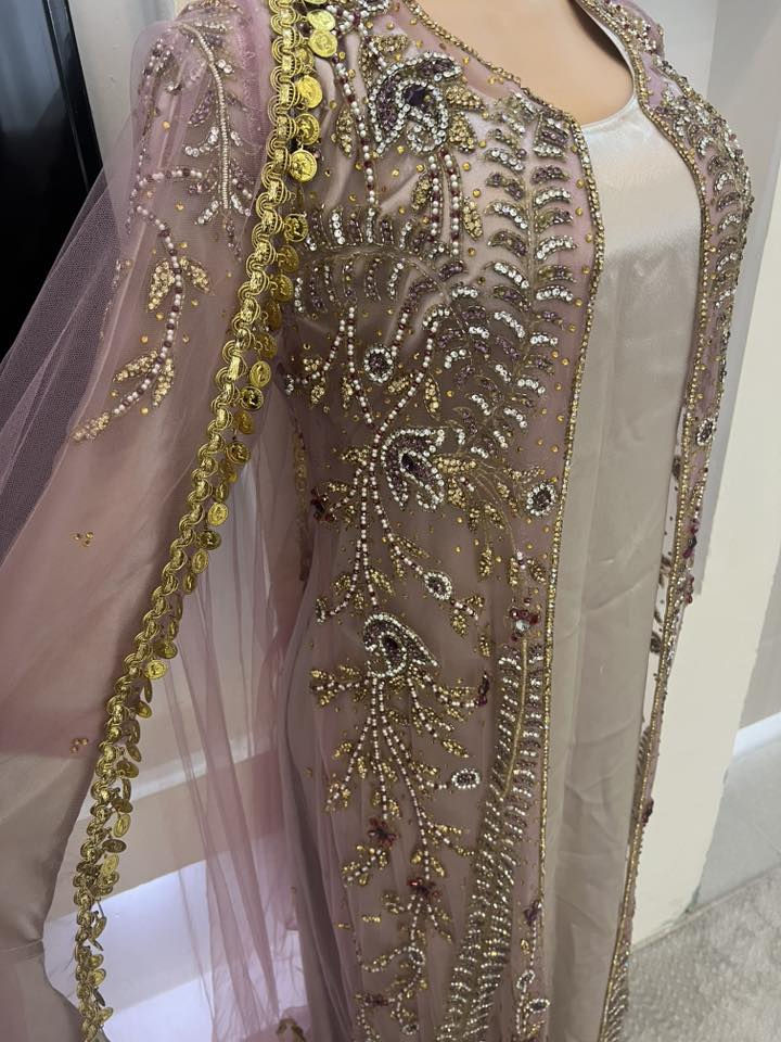 ***********جلی مارە کردن خۆی ۲٦٠ هەزاری پێدراوە دووکراسی لەگەڵەزۆر جوان و قاڵب ئەوەستێ لە ٤٥ کیلۆ تا ۷٠ ئەتوانێ لەبەری بکا باڵاکەشی مترو۷٠ ئەتوانێ لەبەری بکا سلێمانی نرخیشی ٦٠ هەزار
